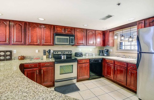 Gatlinburg Cabin | Beautiful Top Floor 2 Bedroom Condo - Minutes to Downtown - Sleeps 6