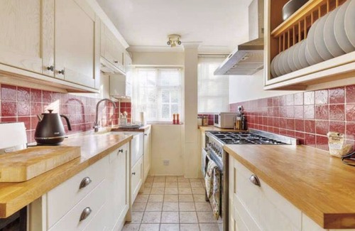 Guildford House | Beautiful townhouse in perfect location