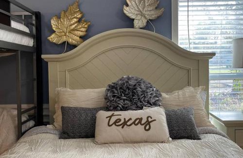 Katy House | Beautiful traditional home*Modern updates*Guest suite B