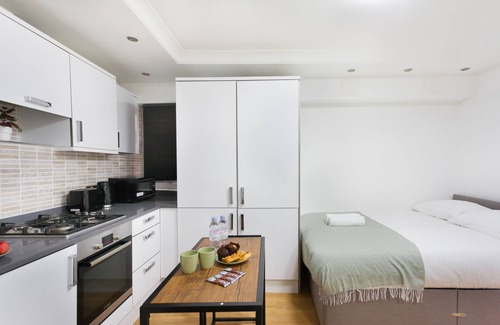 Islington House | Beautiful Twin Room Next To Holloway Station 1
