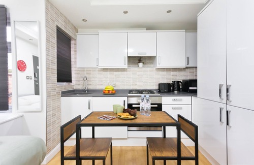 Islington House | Beautiful Twin Room Next To Holloway Station 1