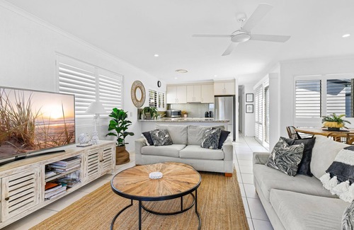 Noosa Heads Apartment | Beautiful unit on the canal at Noosa Sound. Unit 8