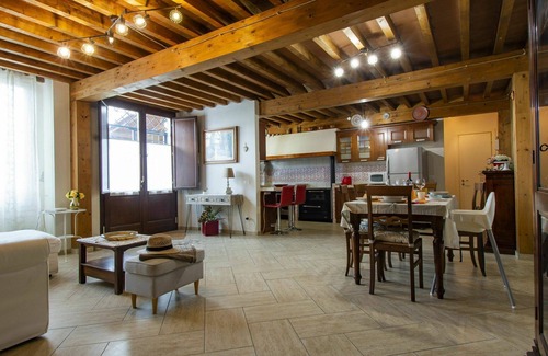 San Giuliano Terme House | Beautiful villa for 6 guests with WIFI, A/C, TV, patio, pets allowed and parking