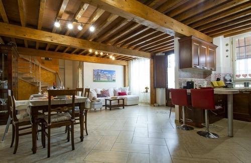 San Giuliano Terme House | Beautiful villa for 6 guests with WIFI, A/C, TV, patio, pets allowed and parking