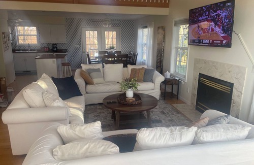 Shelbyville House | Beautiful vacation home seconds away from Lake Shelbyville Beach and Boat Ramp!