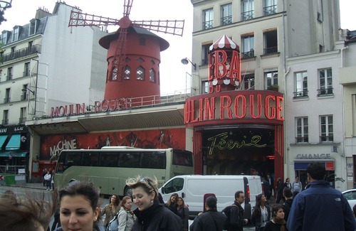 Quartier des Grandes-Carrieres House | Beautiful view over the city and beautiful living room, bright kichen
