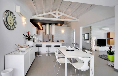 Ragusa Villa | Beautiful villa in a modern style, with swimming pool, solarium and garden.