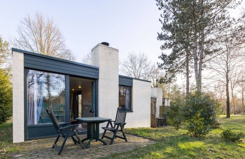 Valkenswaard House | Beautiful villa for 2 guests with WIFI, pool, TV, terrace and parking