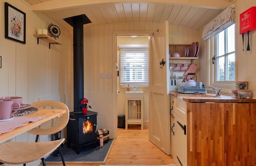 Brackley House | Beautiful villa for 2 people with WIFI, pets allowed and parking