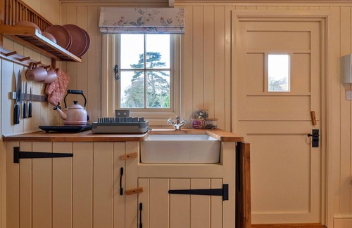 Brackley House | Beautiful villa for 2 people with WIFI, pets allowed and parking