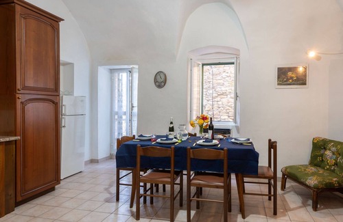 Cipressa House | Beautiful villa for 6 guests with TV, terrace and panoramic view
