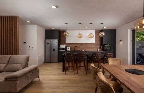 Sucici House | Beautiful villa for 6 people with private pool, WIFI, A/C, hot tub, TV and terrace