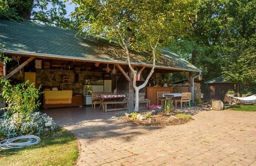Holubovska Basta Villa | Beautiful villa for 6 guests with WIFI, A/C, private pool, TV and patio