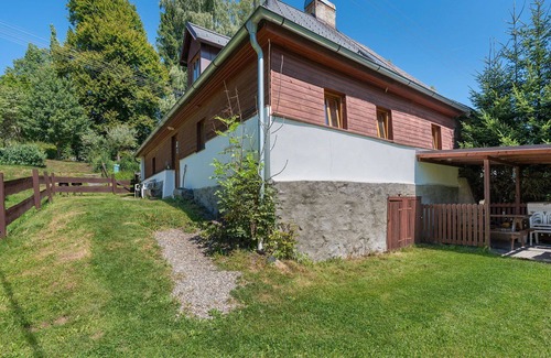 Lenora House | Beautiful villa for 11 people with TV, patio, pets allowed and parking