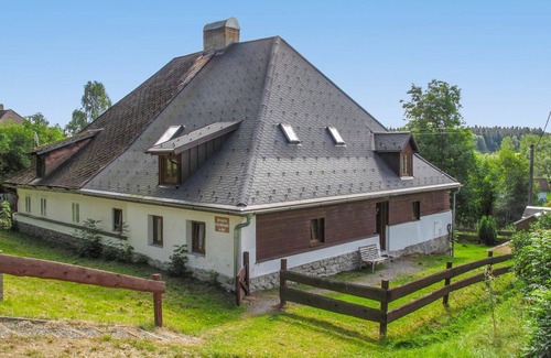 Lenora House | Beautiful villa for 11 people with TV, patio, pets allowed and parking