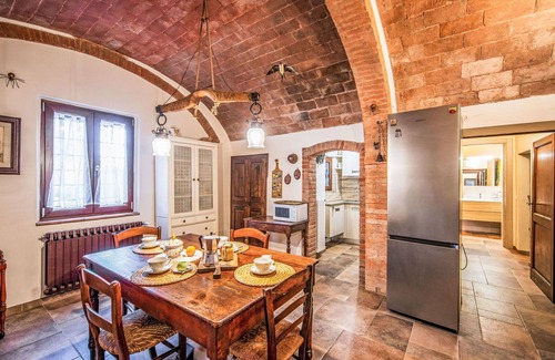 Poggibonsi Villa | Beautiful villa for 6 people with WIFI, A/C, TV, pets allowed and panoramic view