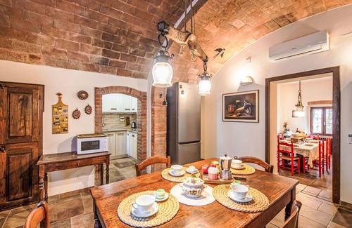 Poggibonsi Villa | Beautiful villa for 6 people with WIFI, A/C, TV, pets allowed and panoramic view