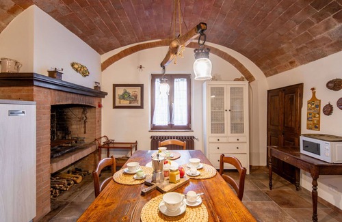 Poggibonsi Villa | Beautiful villa for 6 people with WIFI, A/C, TV, pets allowed and panoramic view