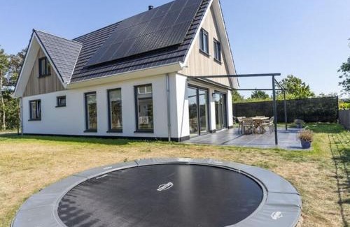 De Koog Villa | Beautiful Villa in De Koog Texe with Fenced Garden