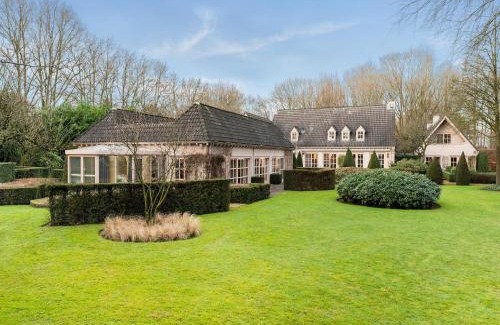 Drunen Villa | Beautiful Villa in Drunen with Private Heated Pool