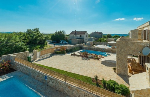 Privlaka Cabin | Beautiful villa in Privlaka with heated swimming pool