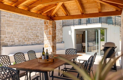 Vosteni Villa | Beautiful Villa Treori with pool in Sv. Lovrec