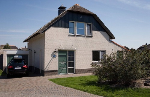 Makkum Villa | Beautiful villa with conservatory