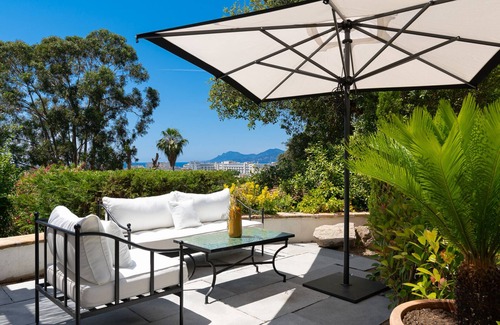 Cannes City Centre House | Beautiful villa with private garden, pool, sea view, walking distance from beach