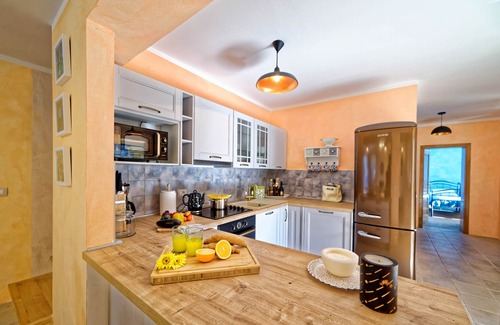 Momjan House | Beautiful villa with swimming pool, grill, wifi, PlayStation 3, free WiFi