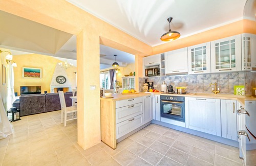 Momjan House | Beautiful villa with swimming pool, grill, wifi, PlayStation 3, free WiFi