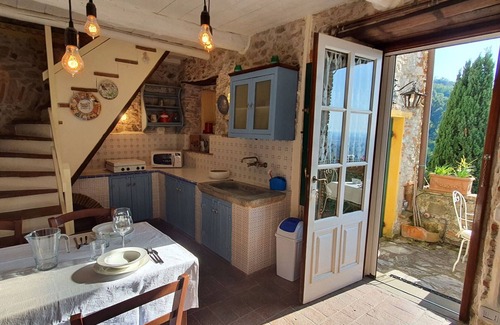 Chiatri Villa | Beautiful villa with WIFI, private pool, TV, terrace and panoramic view, close to Lucca