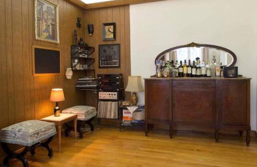 Nea Smirni Apartment | Beautiful Vintage Flat - back yard garden access