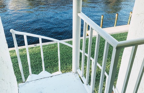 Caloosahatchee Condo | Beautiful waterfront condo 1200 sf
