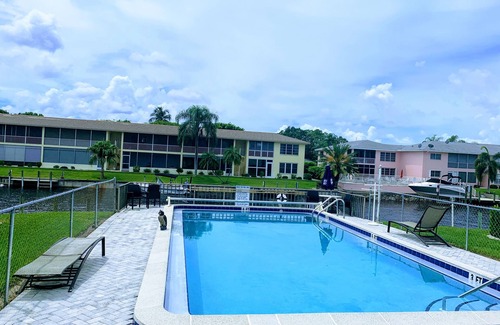 Caloosahatchee Condo | Beautiful waterfront condo 1200 sf