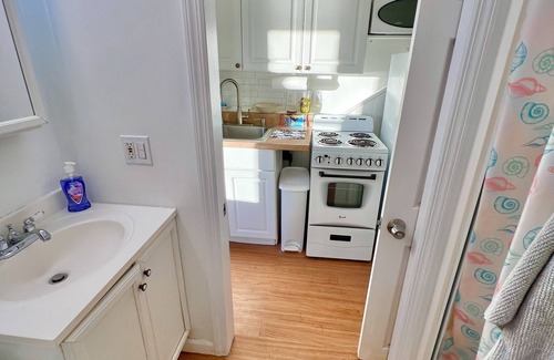 Northport Cottage | Beautiful Waterfront Sunsets Beach Cottage Studio Private Winery Brewery 1hr NYC