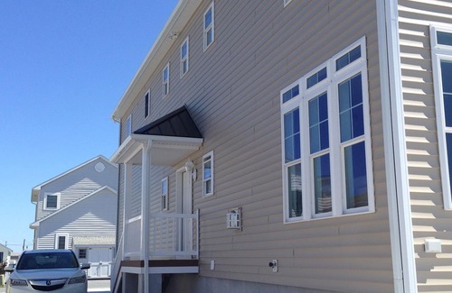 Selbyville House | Beautiful Waterfront 5 Bedroom 3.5 bath, 2 Master Suites, Boat Dock, Pool, Kayak