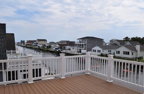 Selbyville House | Beautiful Waterfront 5 Bedroom 3.5 bath, 2 Master Suites, Boat Dock, Pool, Kayak