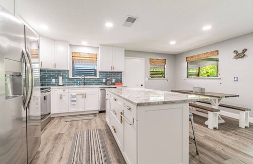 Weeki Wachee Gardens Apartment | Beautiful Weeki Wachee river house with kayaks, slide, and river views