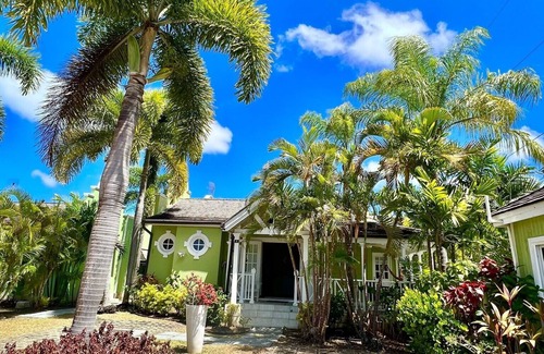 Porters Villa | Beautiful West Coast villa, shared pool, Inc Fairmont Beachclub access for four.
