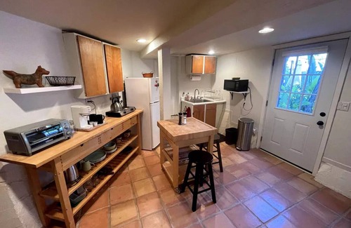 San Rafael Apartment | Beautifully appointed studio suite in tropical oasis, proximity to city center