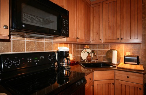 North Park City Apartment | Beautifully Appointed quiet studio in great location