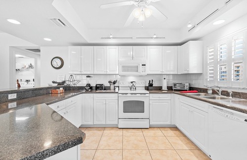 New Smyrna Beach Condo | Beautifully Decorated Corner Unit with Lots of Upgrades