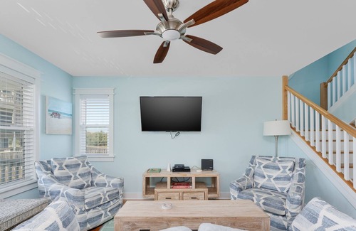 Monteray Shores House | Beautifully Furnished. Hot Tub. Foosball. Bring Fido.