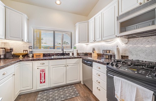 Palm Springs Villa | Beautifully Remodeled Luxury Vacation Rental Home w/Heated Pool & Spa