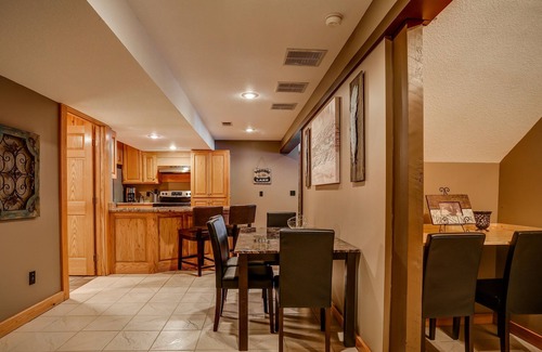 Walker House | Beautifully Remodeled Bliss House - Sleeps up to 18