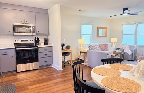 Goose Creek House | Beautifully Renovated Stylish 3 bdrm