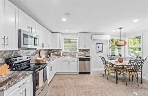 South Beach House | Beautifully Renovated 5 bedroom Vero Beach by RedAwning