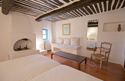 Roussillon Other | Beautifully renovated Artist’s farmhouse in Provence, large heated pool & sauna