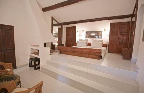 Roussillon Other | Beautifully renovated Artist’s farmhouse in Provence, large heated pool & sauna