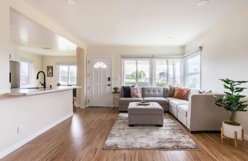 Del Aire House | Beautifully Renovated 2-Bedroom Home Near LAX
